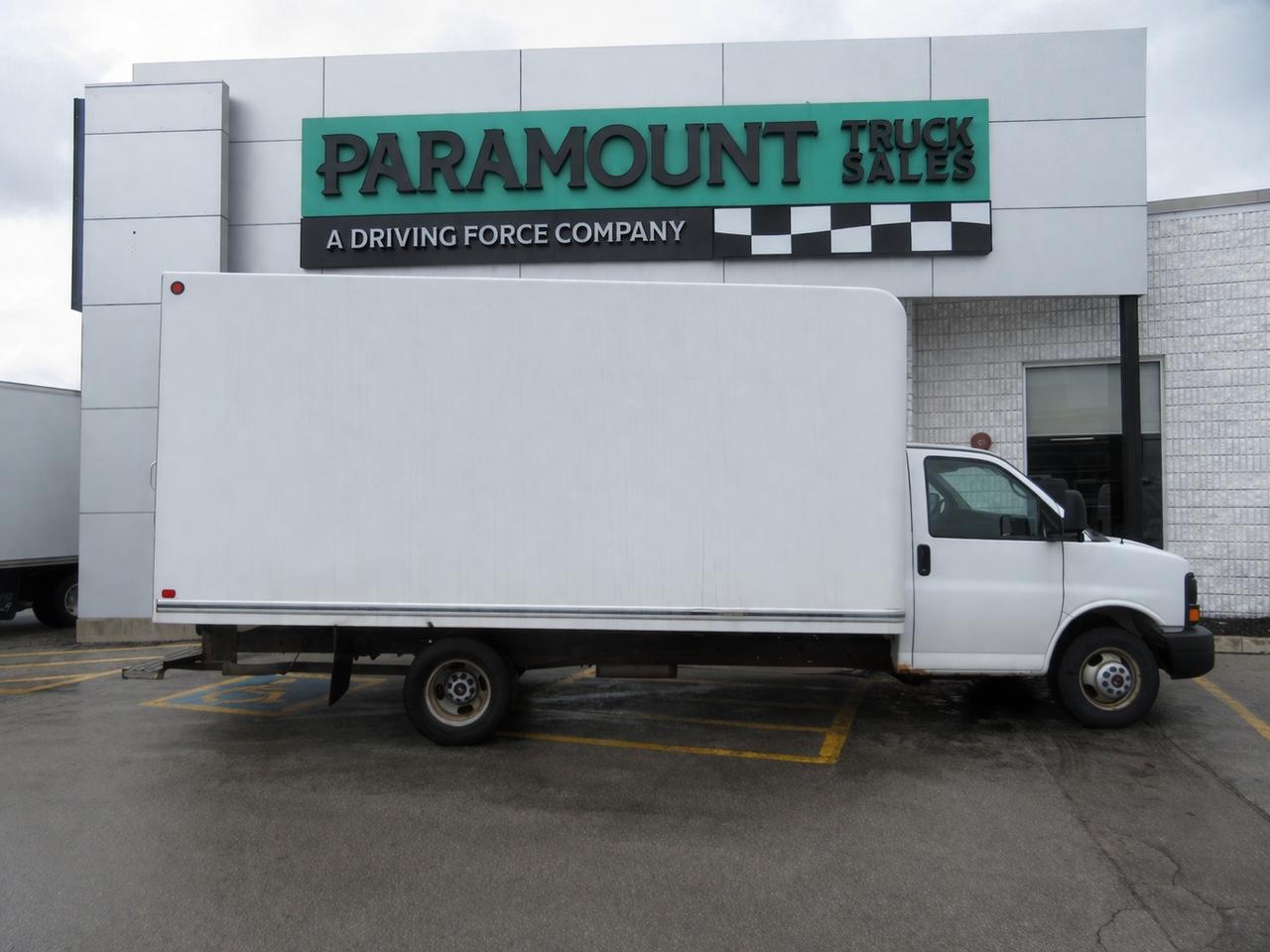 2012 GMC 2500 3500 16FT CUBE VAN Photo