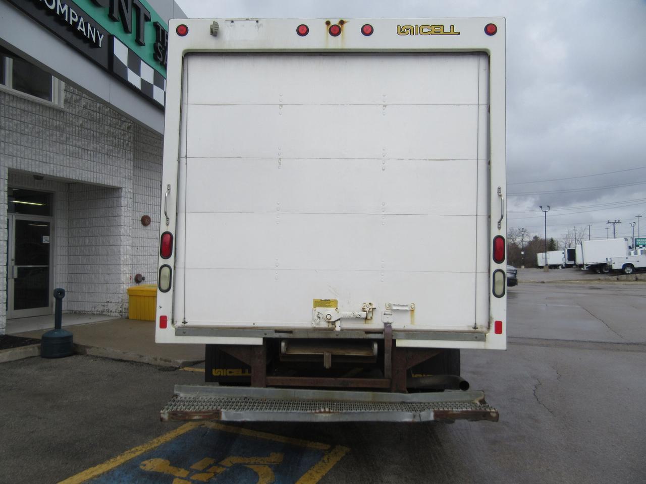2012 GMC 2500 3500 16FT CUBE VAN Photo