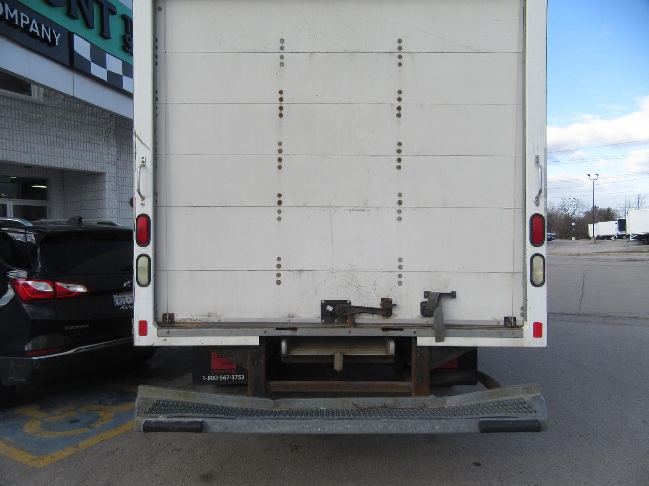 2014 Chevrolet 3500 3500 16FT CUBE VAN Photo