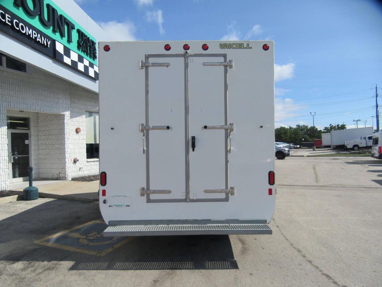 2024 Ford E-450 16FT AEROCELL BOX CUBE VAN Photo3