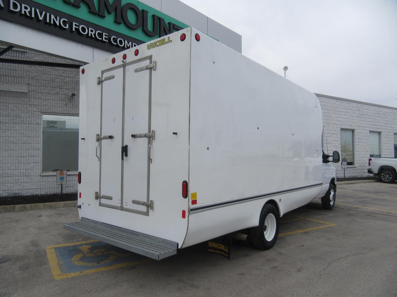 2024 Ford Super Duty E-450 DRW 16FT AEROCELL BOX CUBE VAN Photo