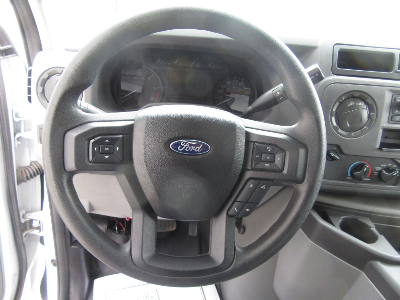 2024 Ford Super Duty E-450 DRW 16FT AEROCELL BOX CUBE VAN Photo