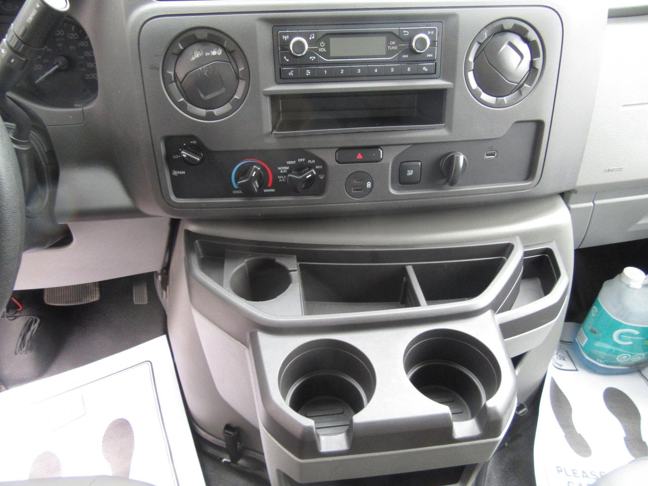 2024 Ford Super Duty E-450 DRW 16FT AEROCELL BOX CUBE VAN Photo