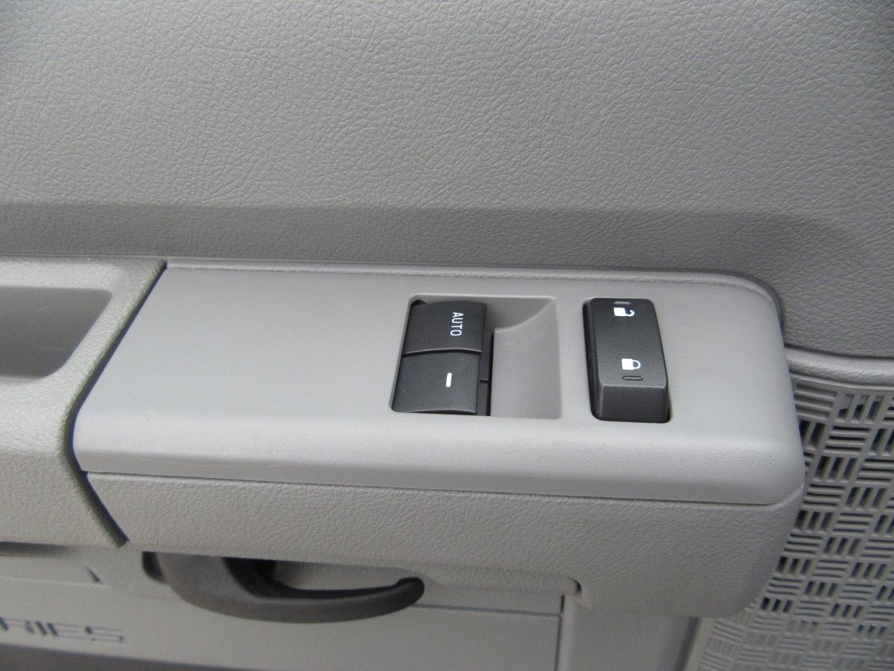 2024 Ford Super Duty E-450 DRW 16FT AEROCELL BOX CUBE VAN Photo