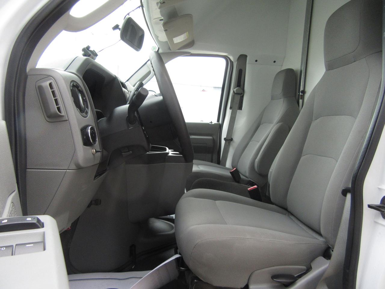 2024 Ford E-450 16FT AEROCELL BOX CUBE VAN Photo