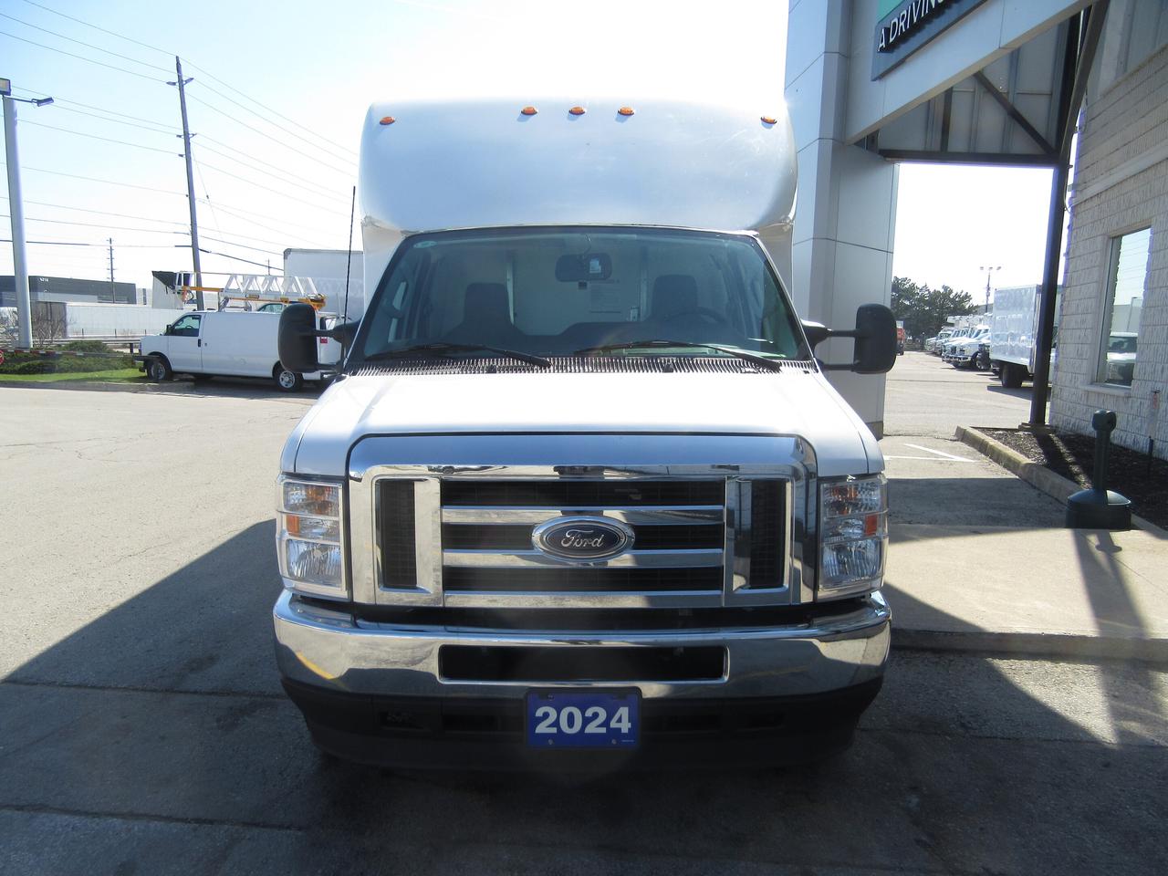 2024 Ford E-450 16FT AEROCELL BOX CUBE VAN Photo