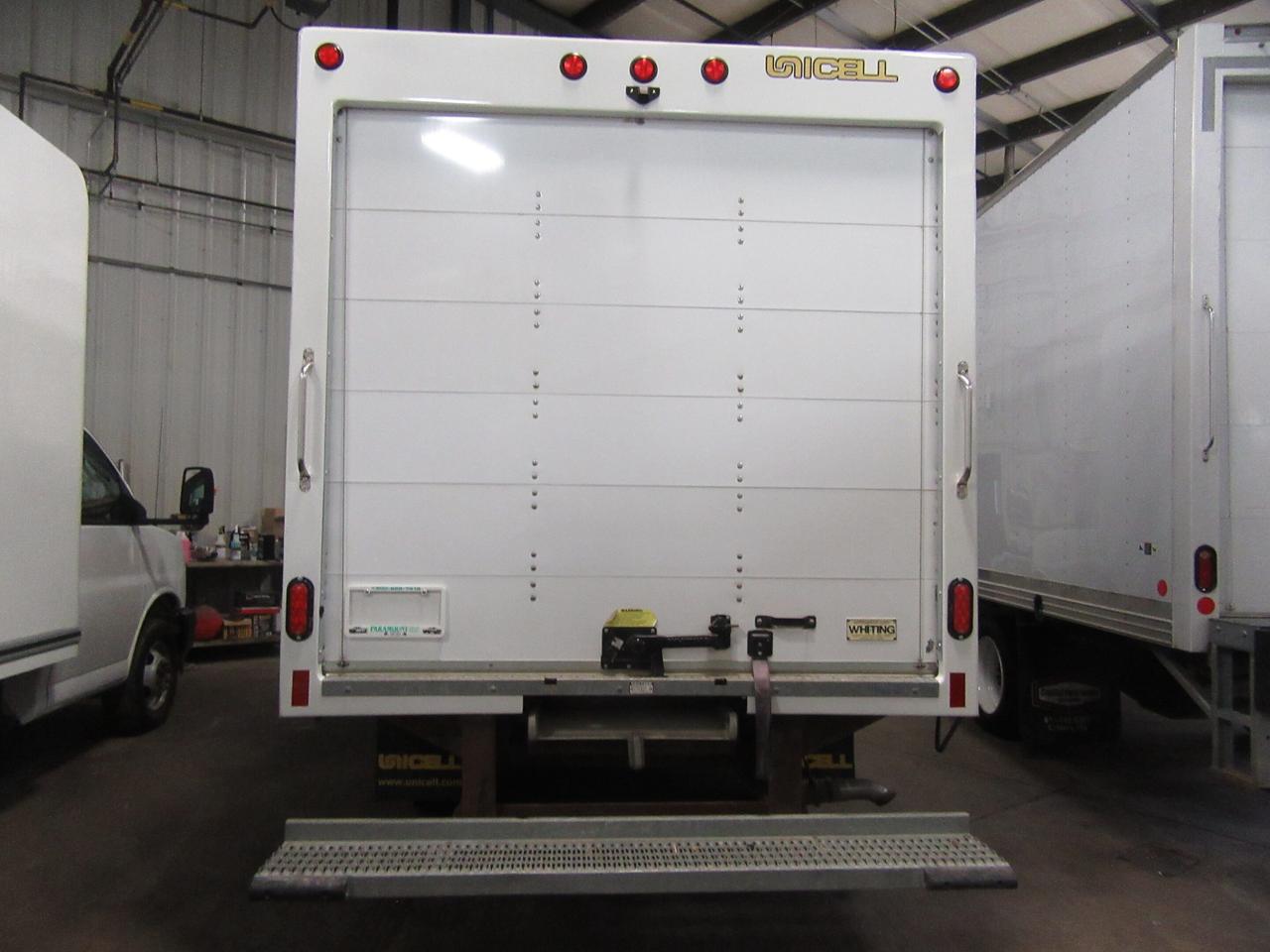 2023 Chevrolet Express 3500 14FT CUBE VAN WITH RAMP Photo2