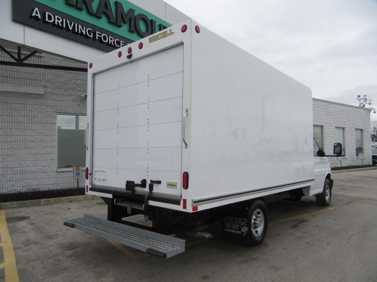2023 Chevrolet Express 3500 14FT CUBE VAN WITH RAMP Photo2