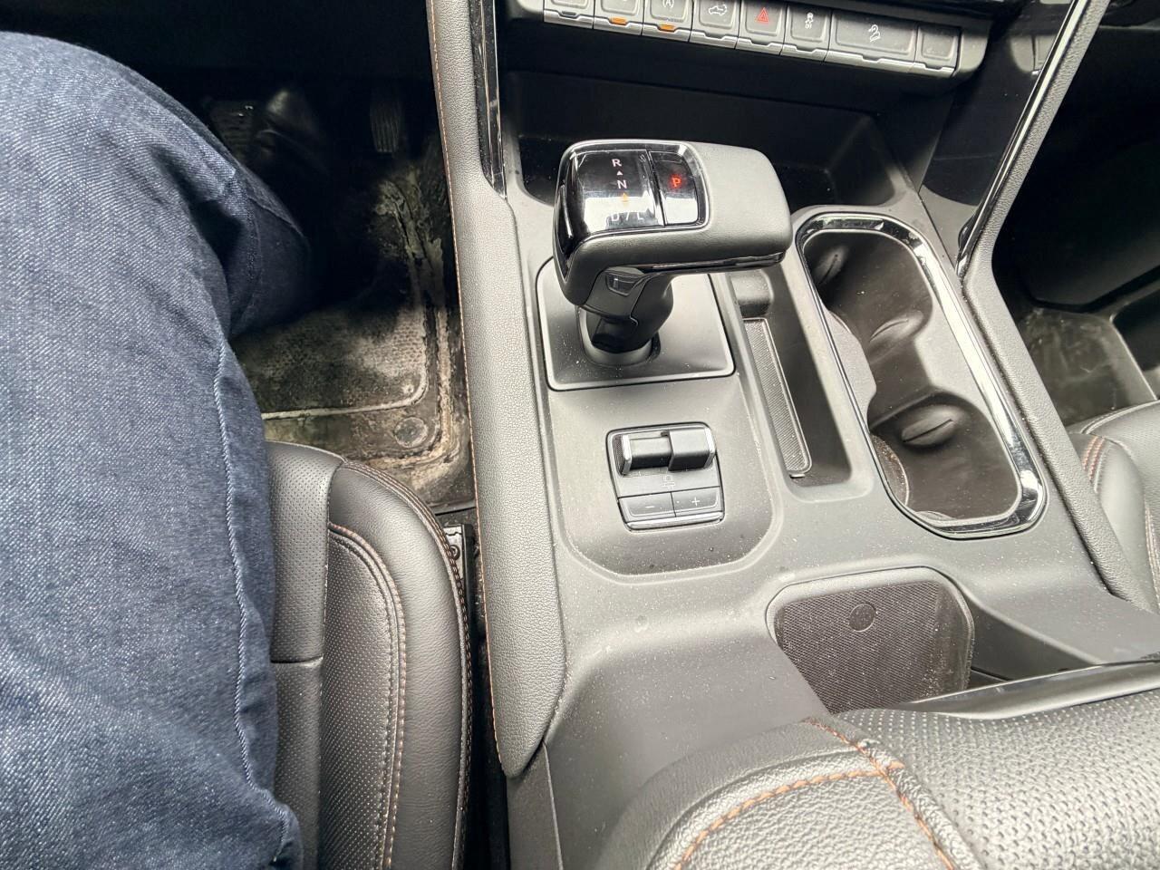 2025 GMC Sierra 1500 AT4AT4, 5.3L V8, 4X4, ALLOYS, LEATHER, BOSE, 1-OWN Photo