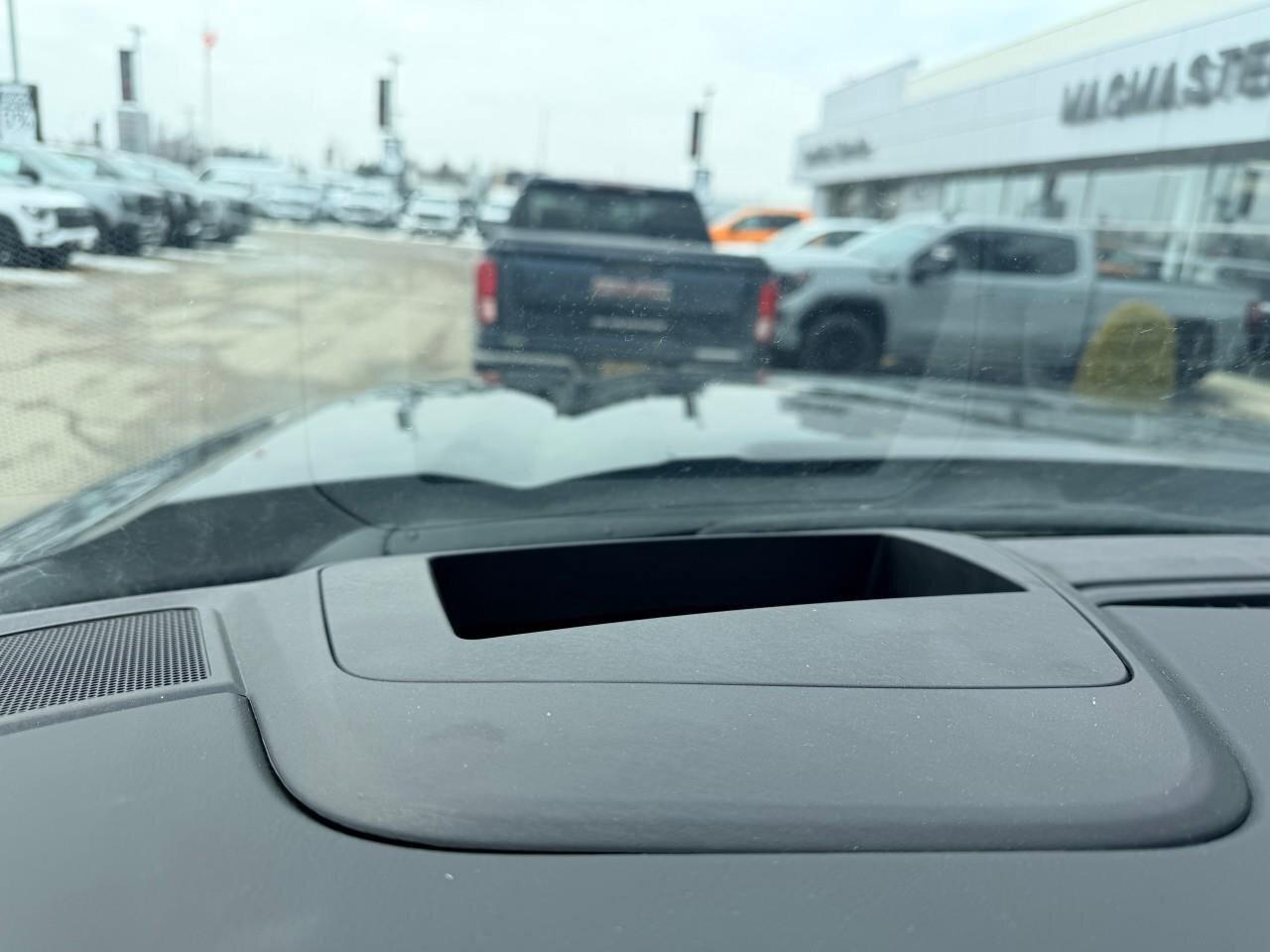 2025 GMC Sierra 1500 AT4AT4, 5.3L V8, 4X4, ALLOYS, LEATHER, BOSE, 1-OWN Photo