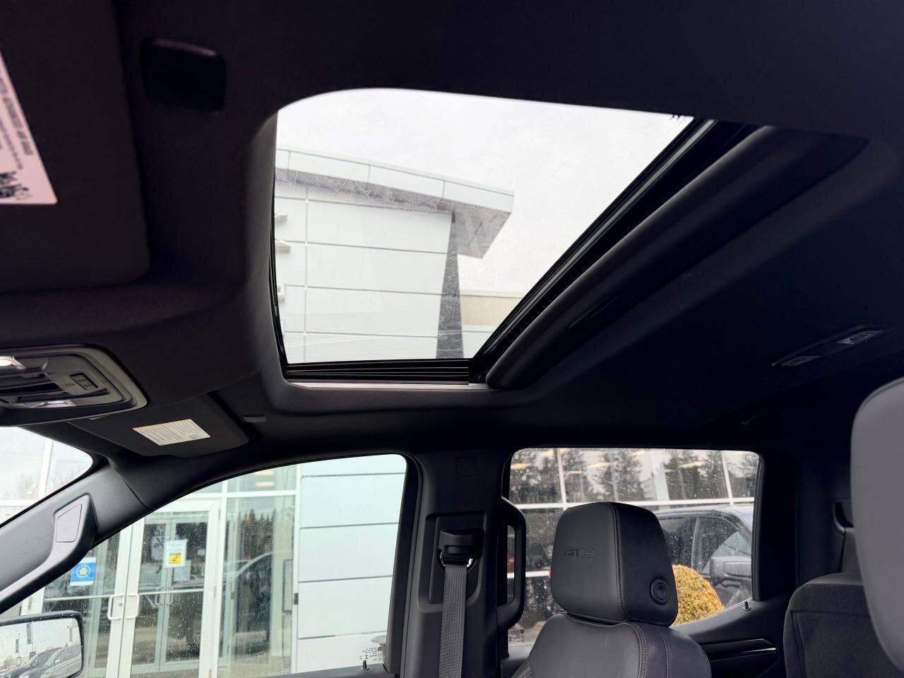 2025 GMC Sierra 1500 AT4AT4, 5.3L V8, 4X4, ALLOYS, LEATHER, BOSE, 1-OWN Photo