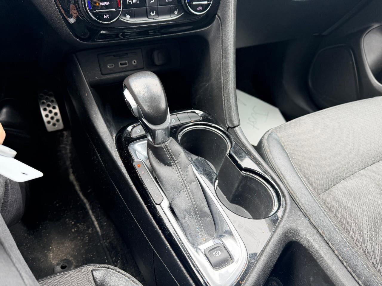 2021 Buick Encore GX SelectSELECT, 1.3L 3-CYLINDER, AWD. ALLOYS, 1-OWNE Photo