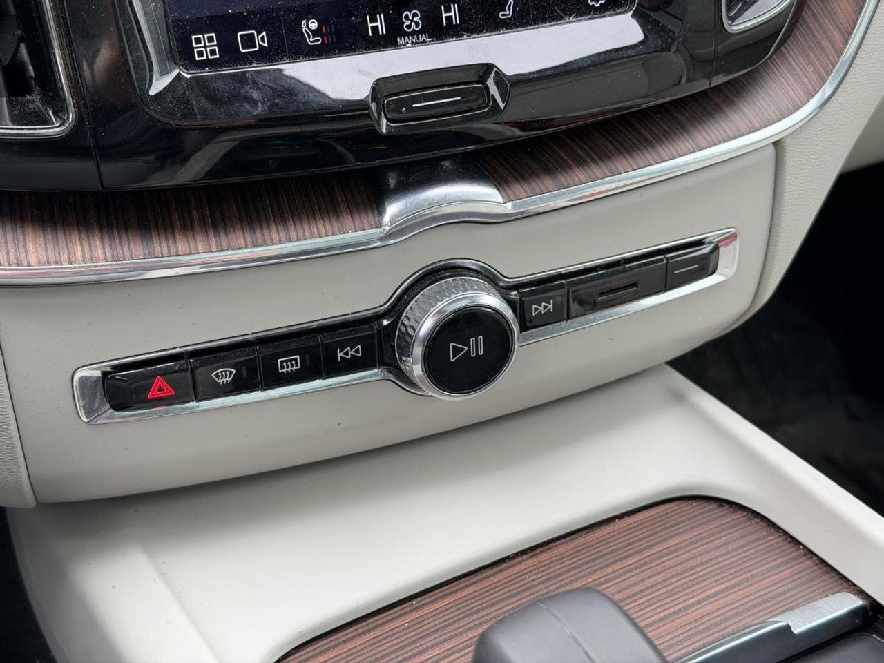 2022 Volvo XC60  Photo