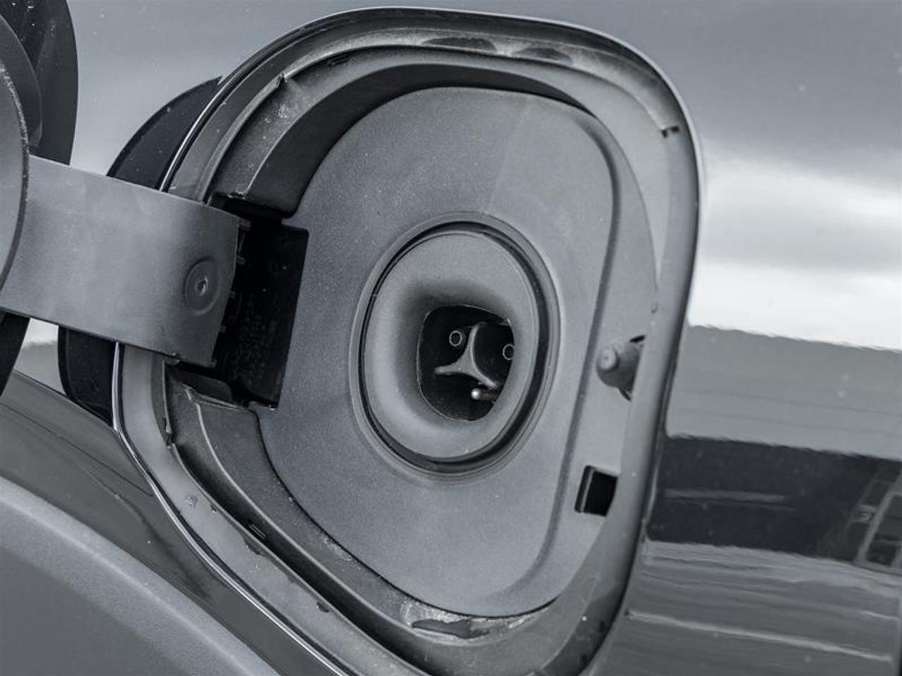 2027 Chevrolet Bolt LT 4dr Photo4