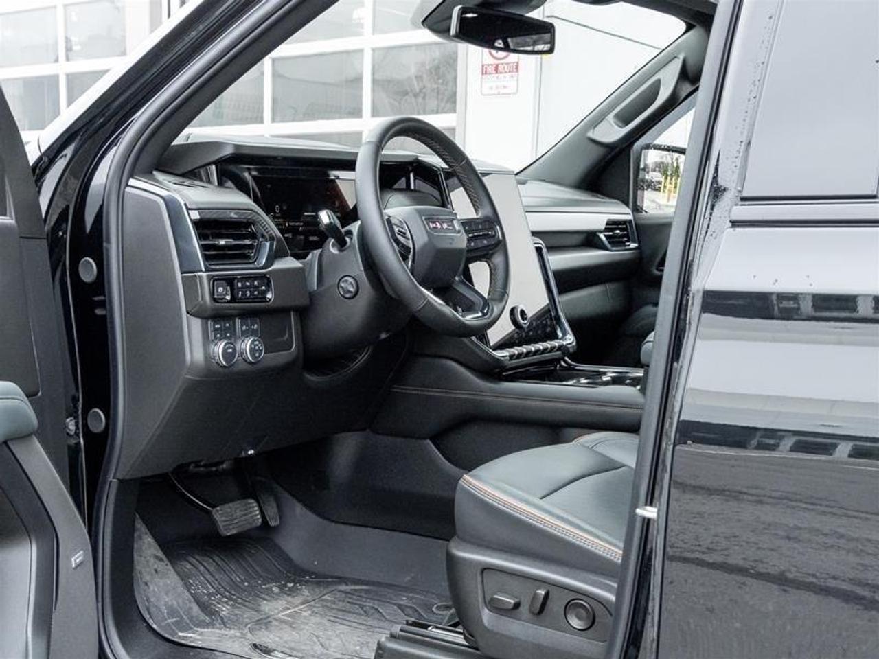 2025 GMC Yukon AT4 4dr 4x4 Photo