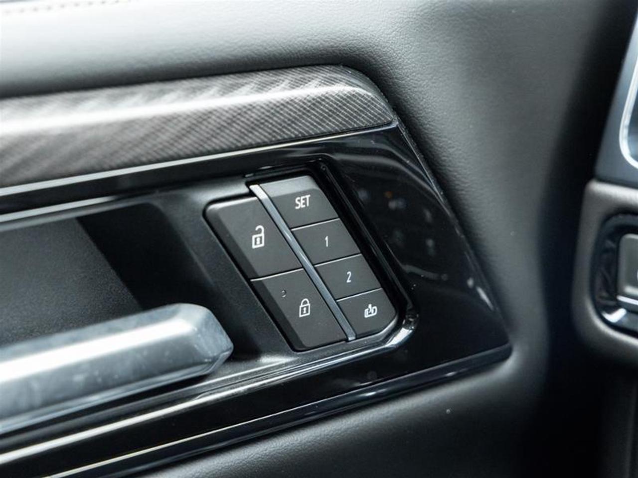 2025 GMC Yukon AT4 4dr 4x4 Photo