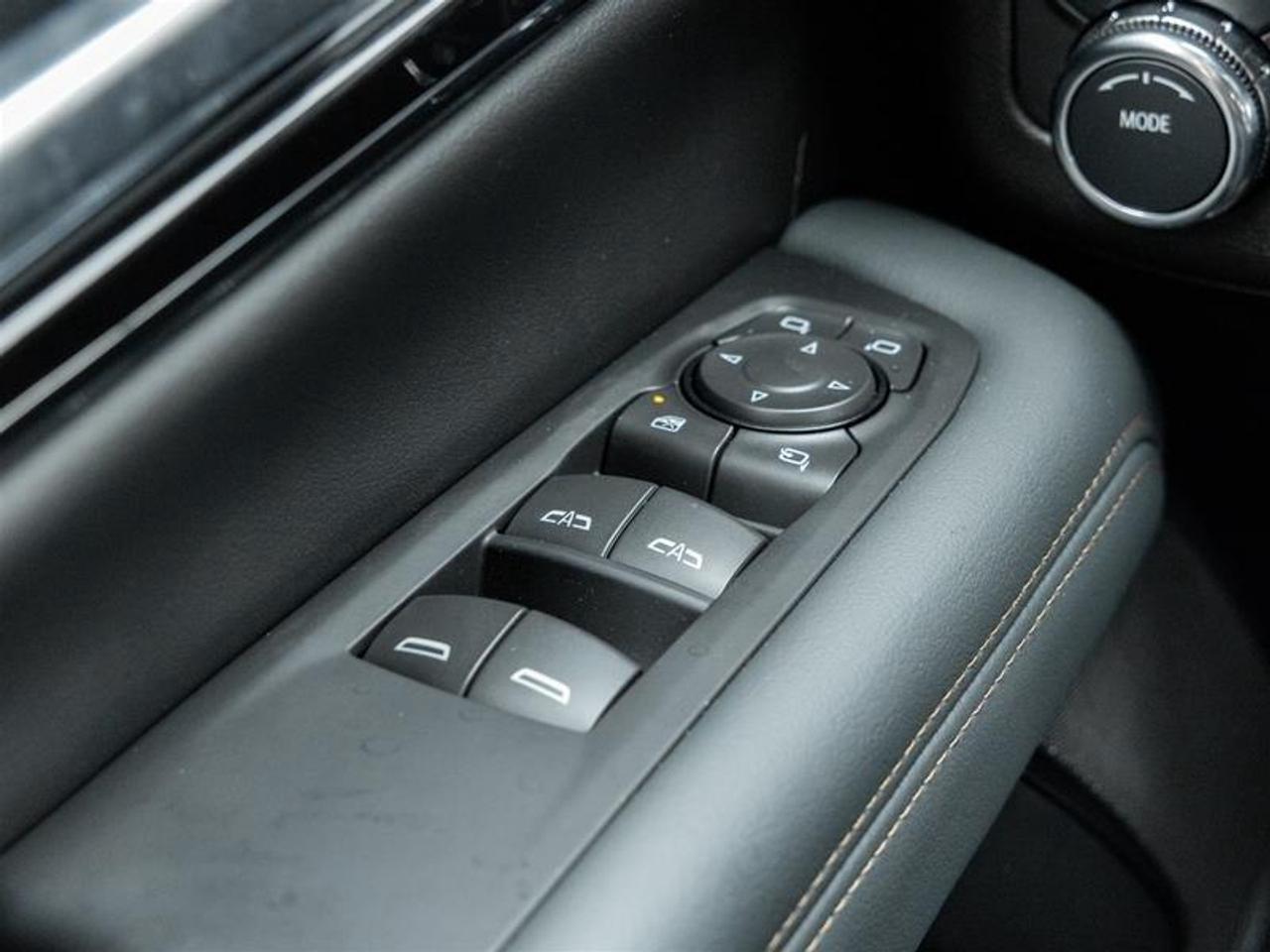 2025 GMC Yukon AT4 4dr 4x4 Photo