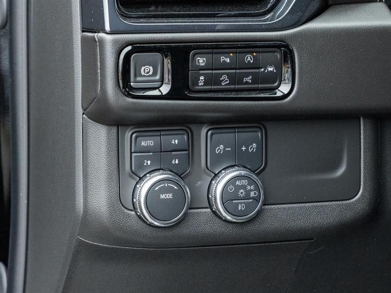 2025 GMC Yukon AT4 4dr 4x4 Photo