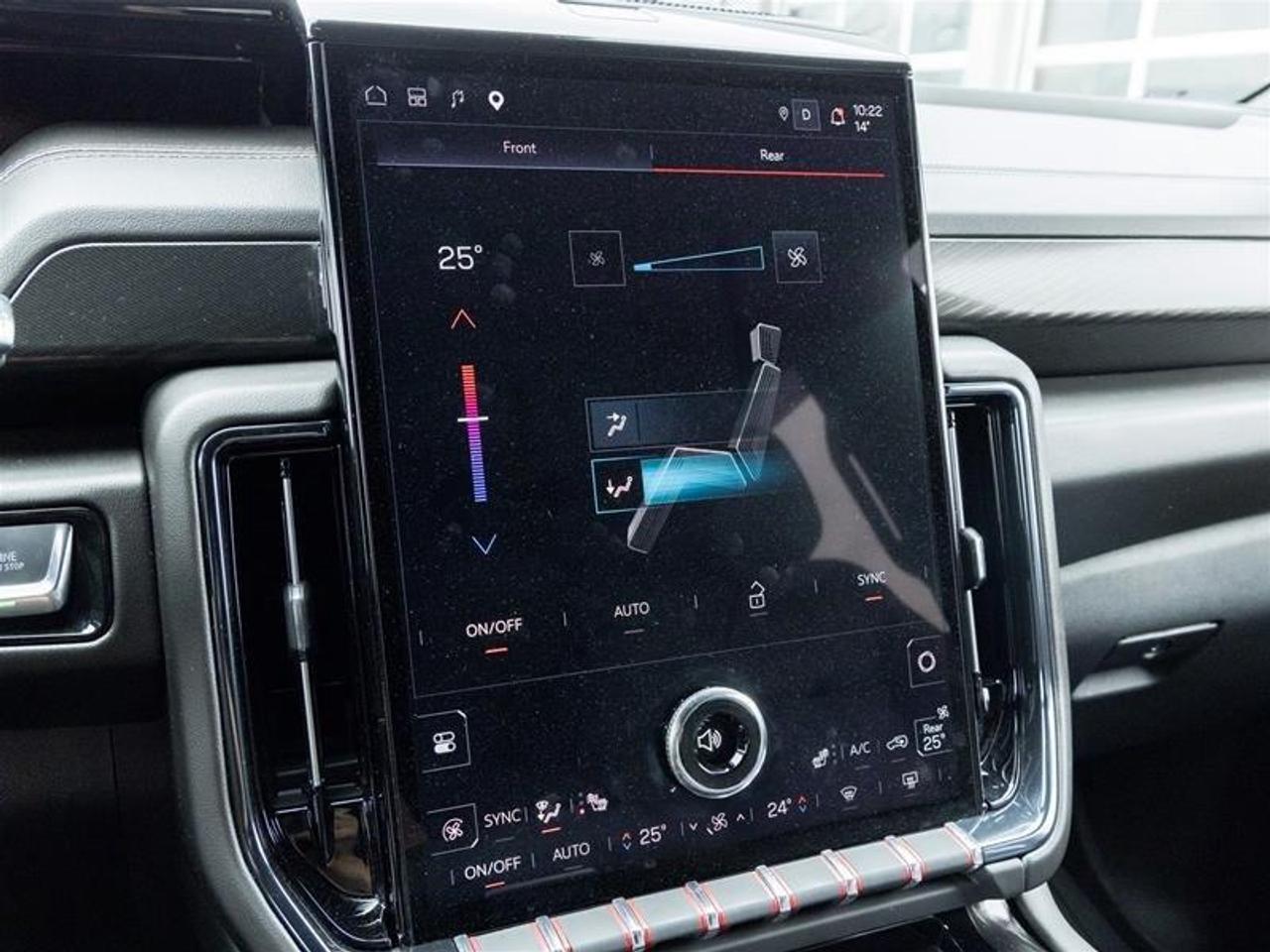 2025 GMC Yukon AT4 4dr 4x4 Photo