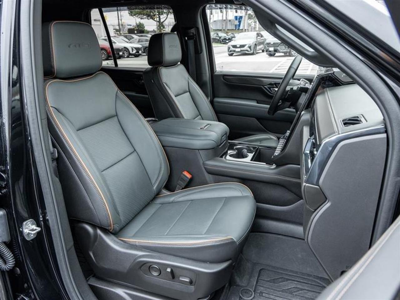 2025 GMC Yukon AT4 4dr 4x4 Photo