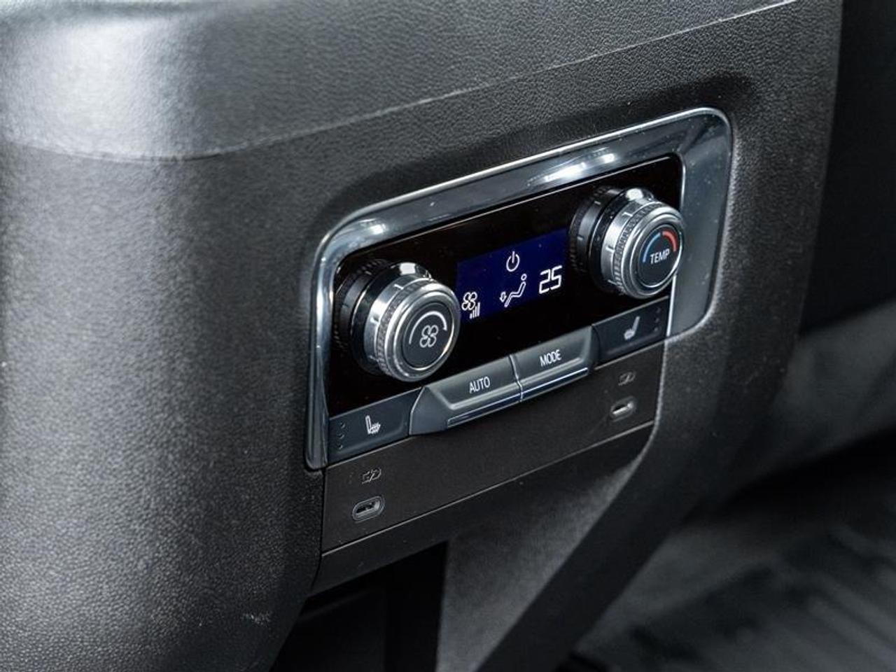 2025 GMC Yukon AT4 4dr 4x4 Photo