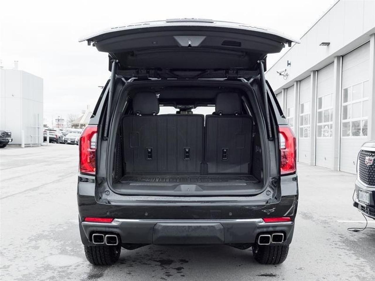 2025 GMC Yukon AT4 4dr 4x4 Photo