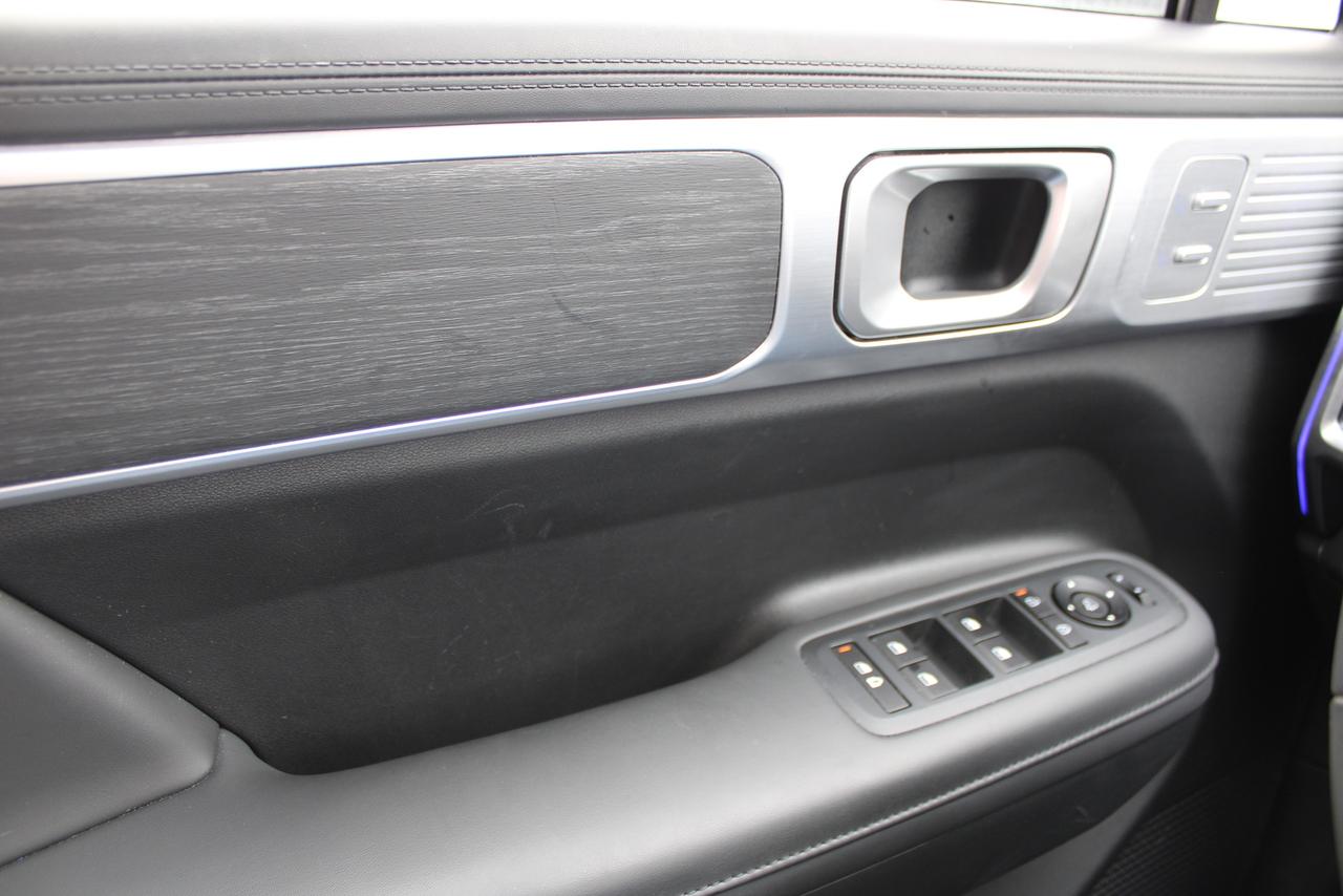 2025 Hyundai Santa Fe Luxury Photo