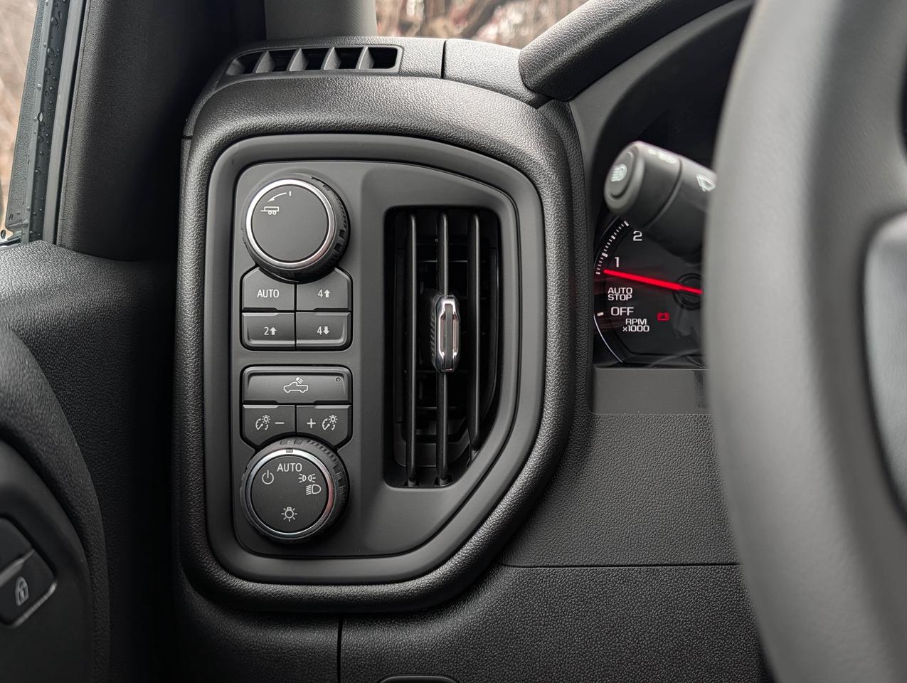 2026 Chevrolet Silverado 1500 Custom Trail Boss Photo