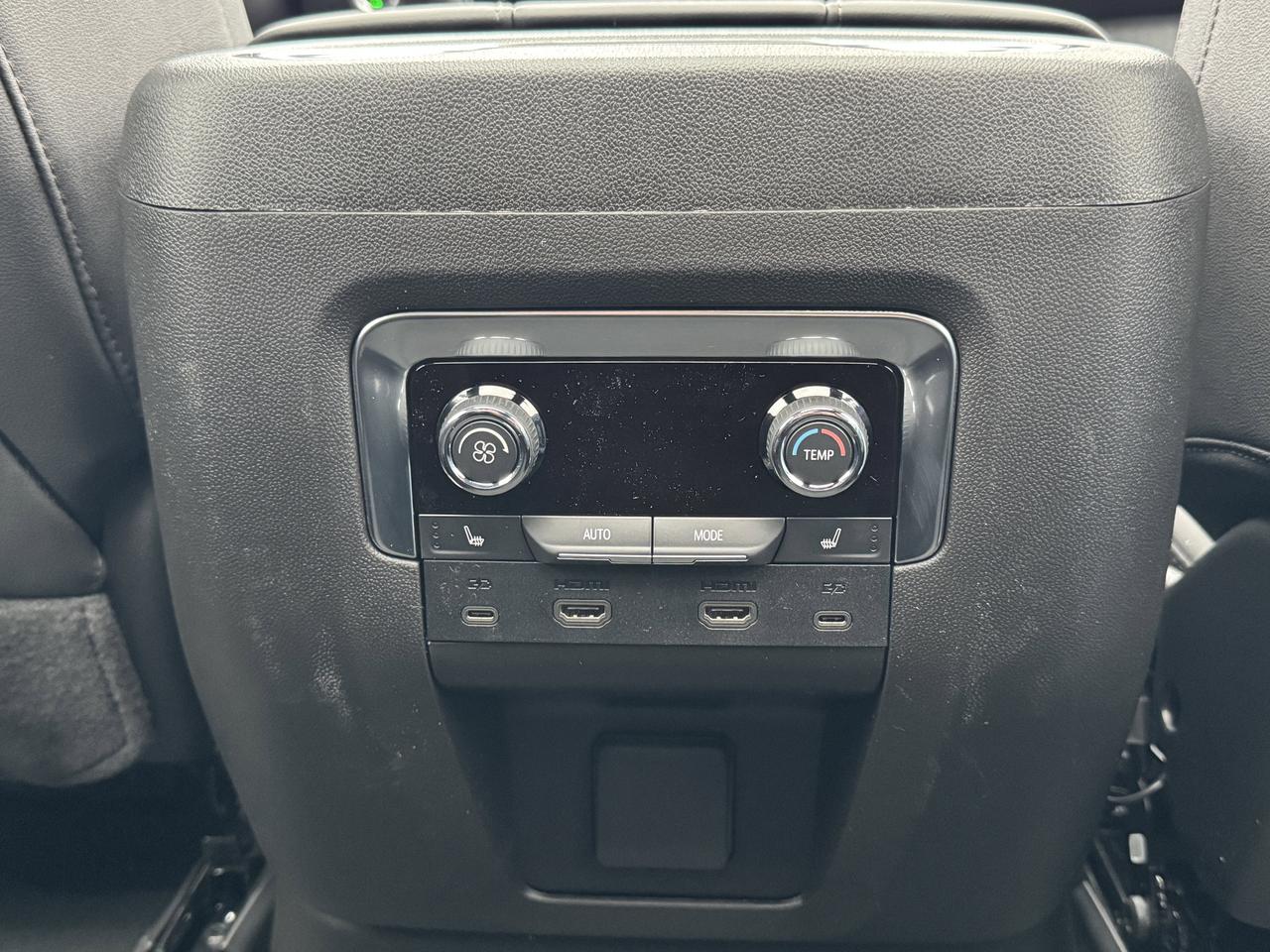 2026 Chevrolet Suburban Z71 Photo