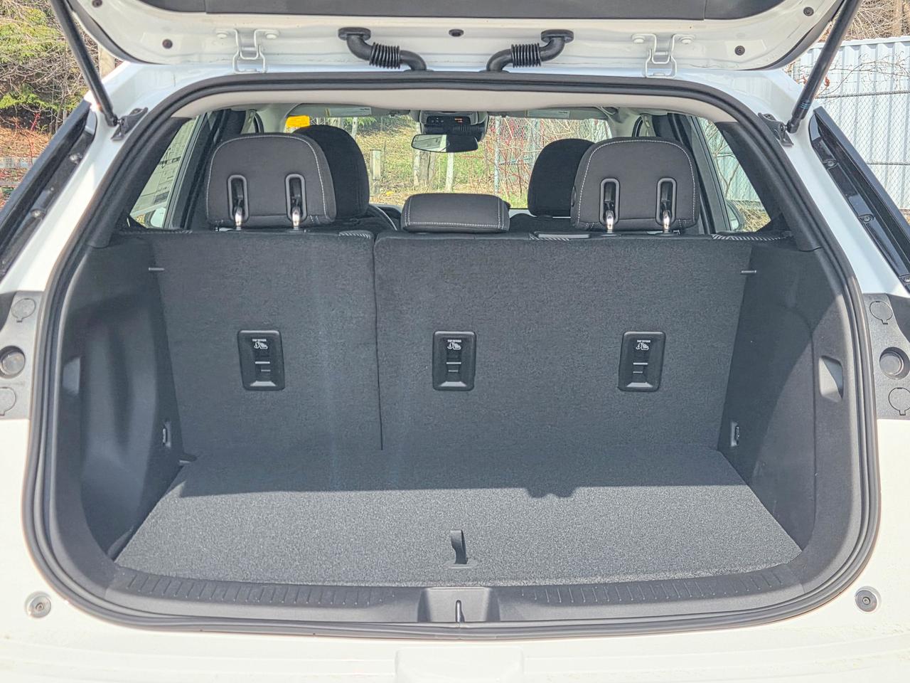 2027 Chevrolet Bolt LT Photo