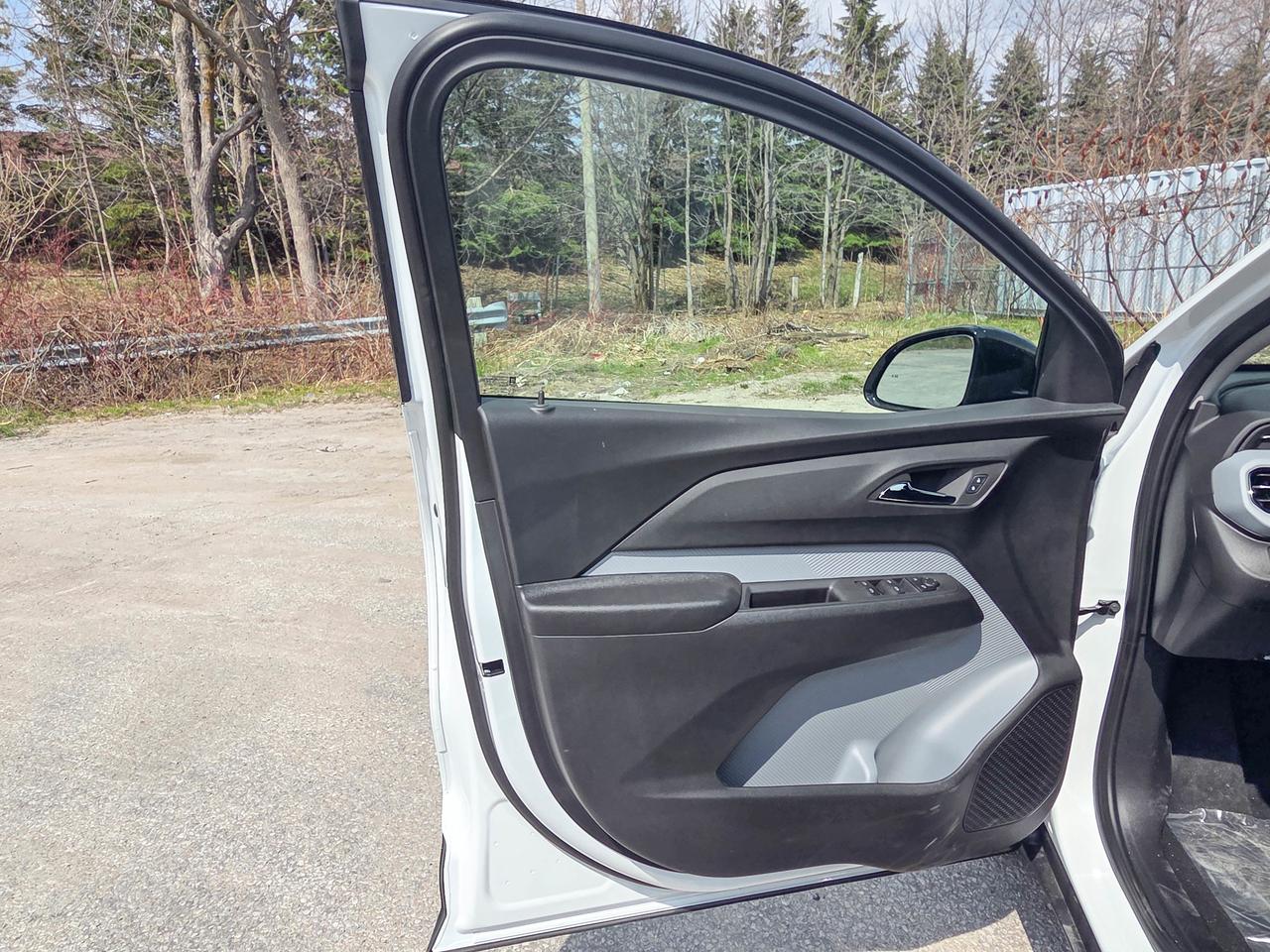 2027 Chevrolet Bolt LT Photo