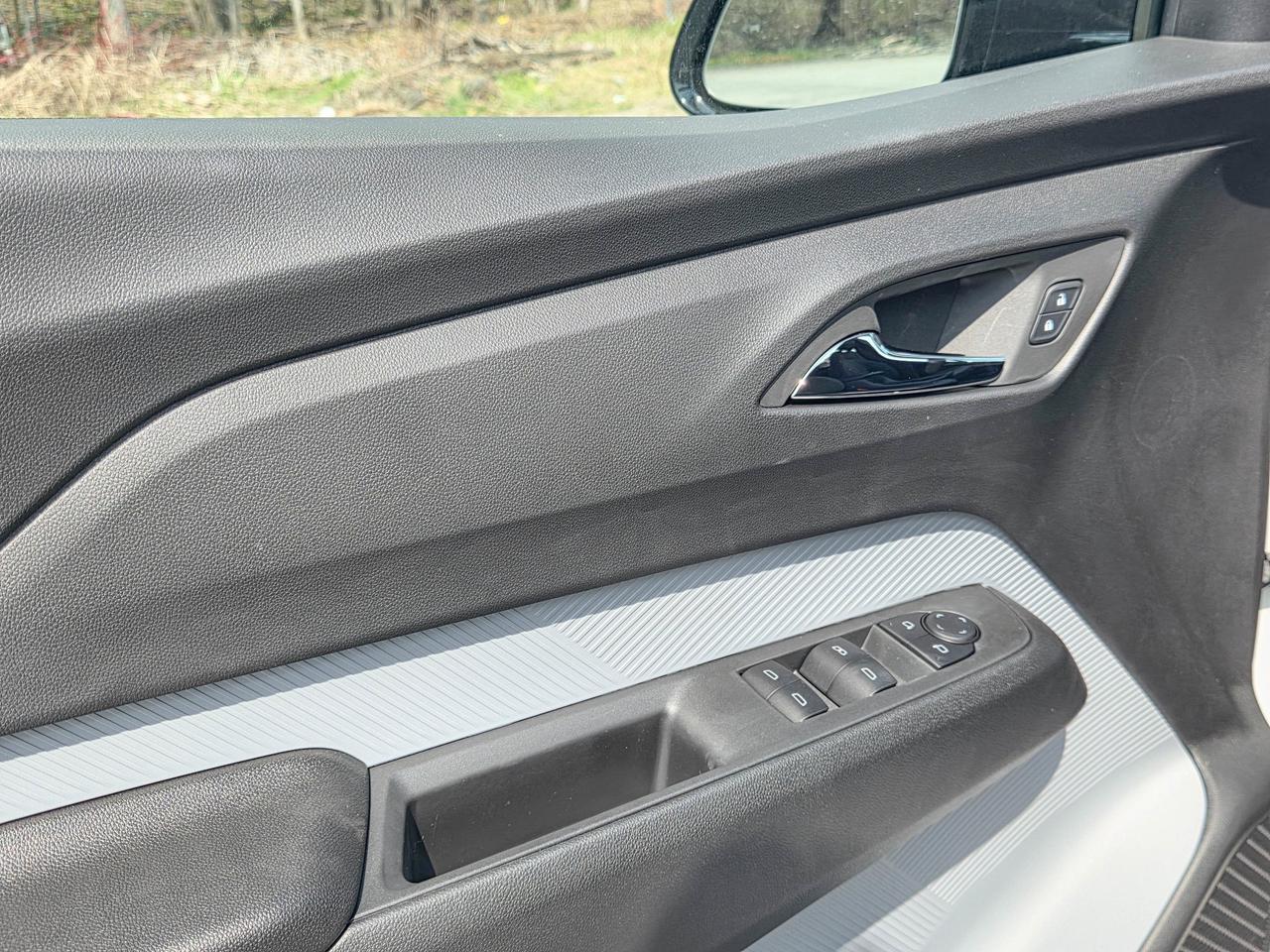 2027 Chevrolet Bolt LT Photo