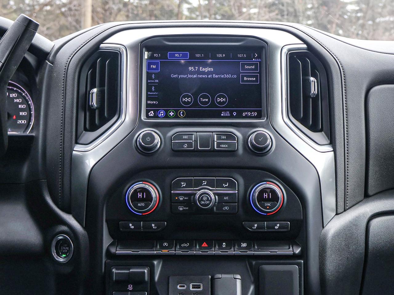 2020 Chevrolet Silverado 1500 RST Photo