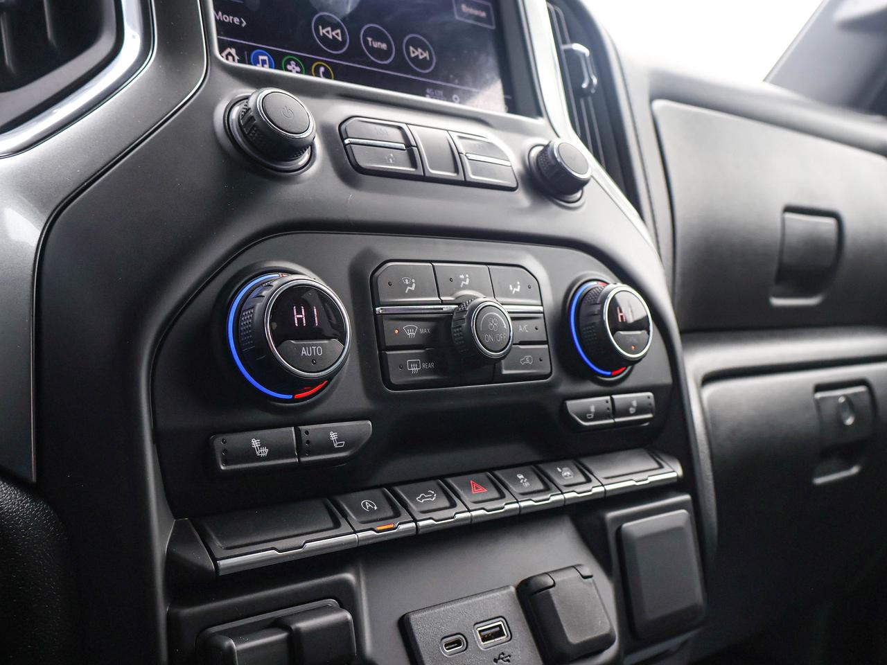 2020 Chevrolet Silverado 1500 RST Photo