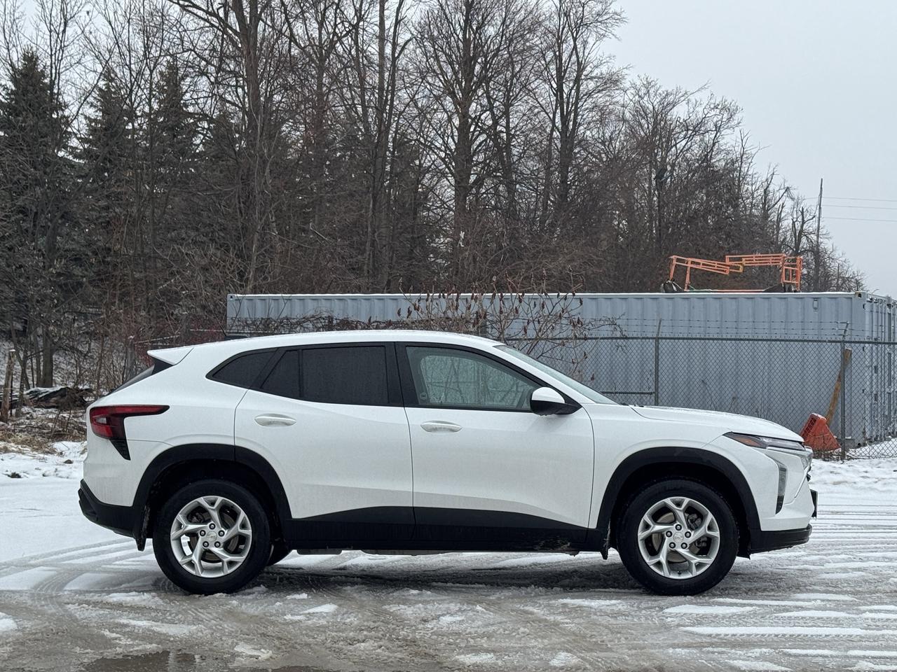 2025 Chevrolet Trax LS Photo3