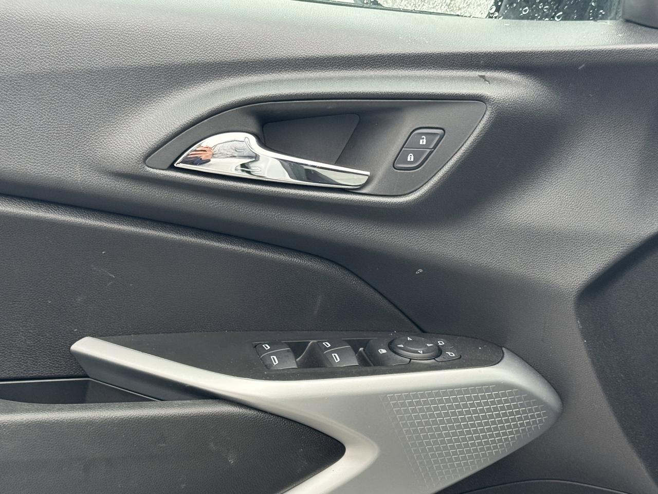 2025 Chevrolet Trax LS Photo