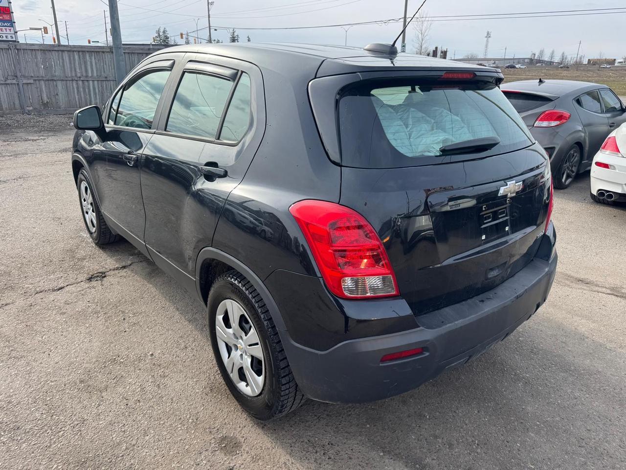 2015 Chevrolet Trax LS, AUTO, 4 CYL, 2 SETS WHEELS, ONLY 153KMS, CERT Photo2