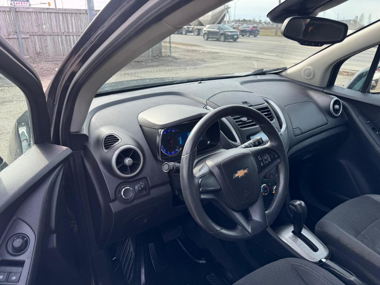 2015 Chevrolet Trax LS, AUTO, 4 CYL, 2 SETS WHEELS, ONLY 153KMS, CERT Photo