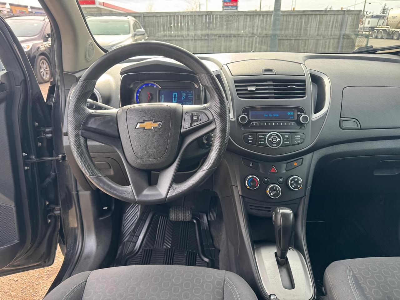 2015 Chevrolet Trax LS, AUTO, 4 CYL, 2 SETS WHEELS, ONLY 153KMS, CERT Photo
