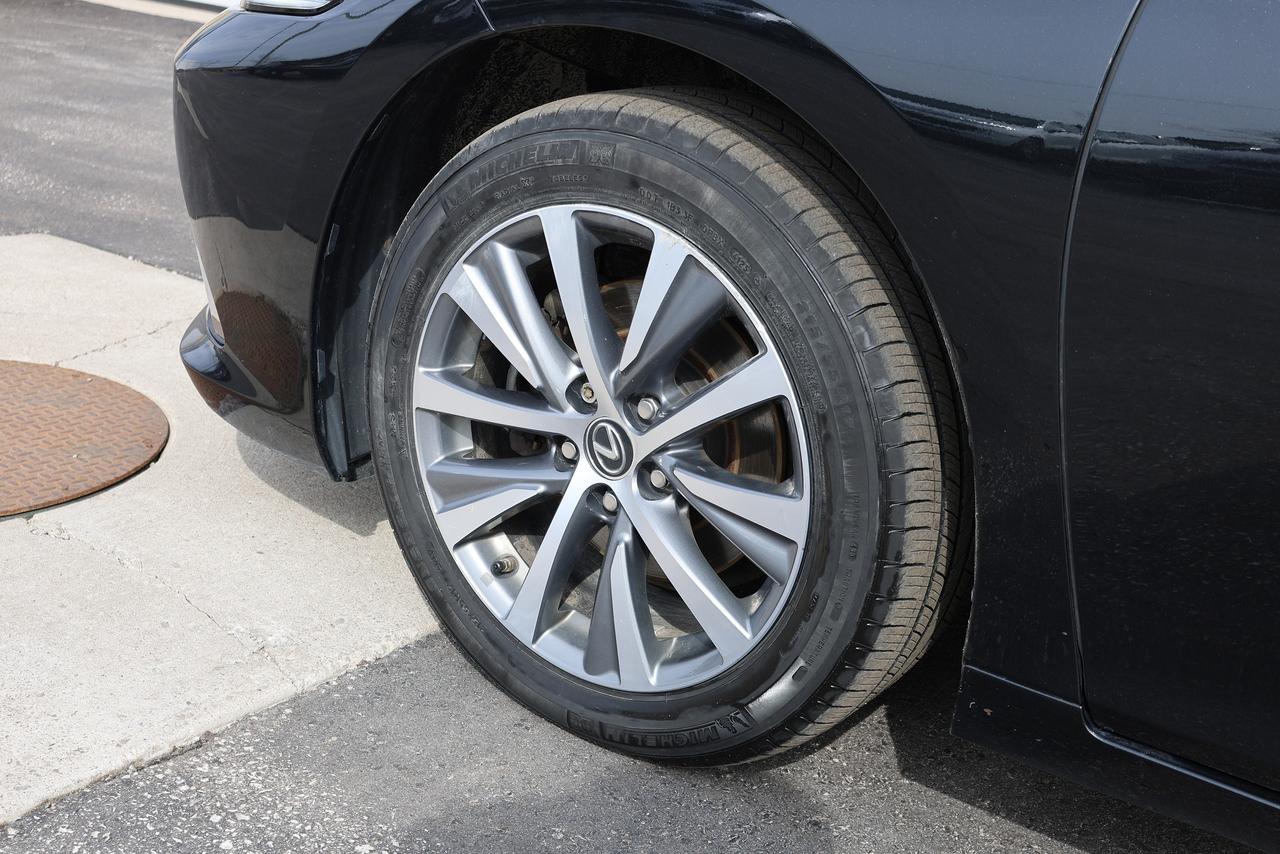 2021 Lexus ES ES250 AWD - LEATHER|SUNROOF|CAMERA|LANE ASSIST Photo