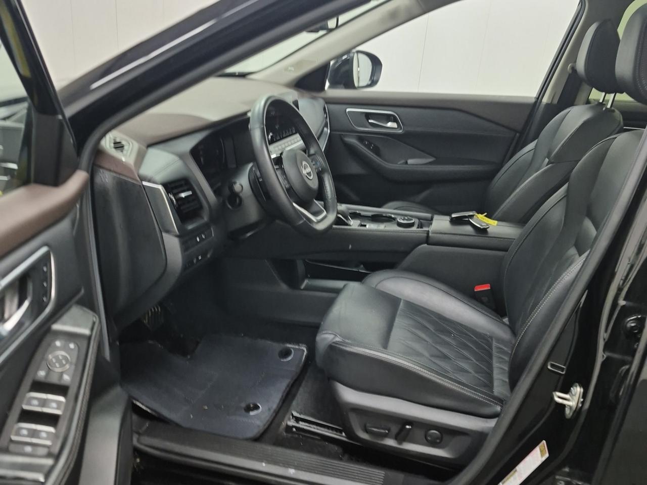 2023 Nissan Rogue Platinum Photo