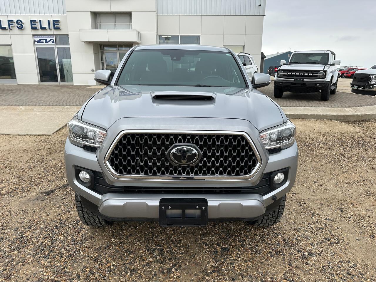 2018 Toyota Tacoma SR5 Photo1