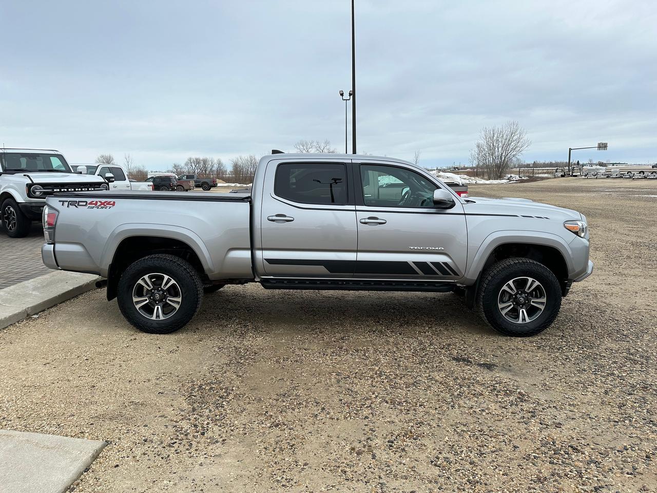 2018 Toyota Tacoma SR5 Photo4