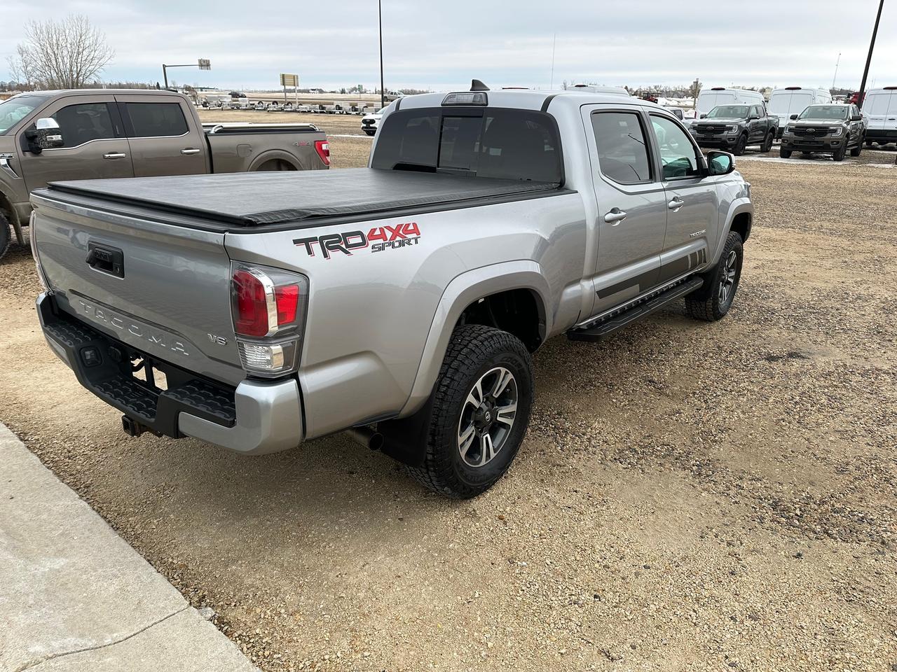 2018 Toyota Tacoma SR5 Photo5