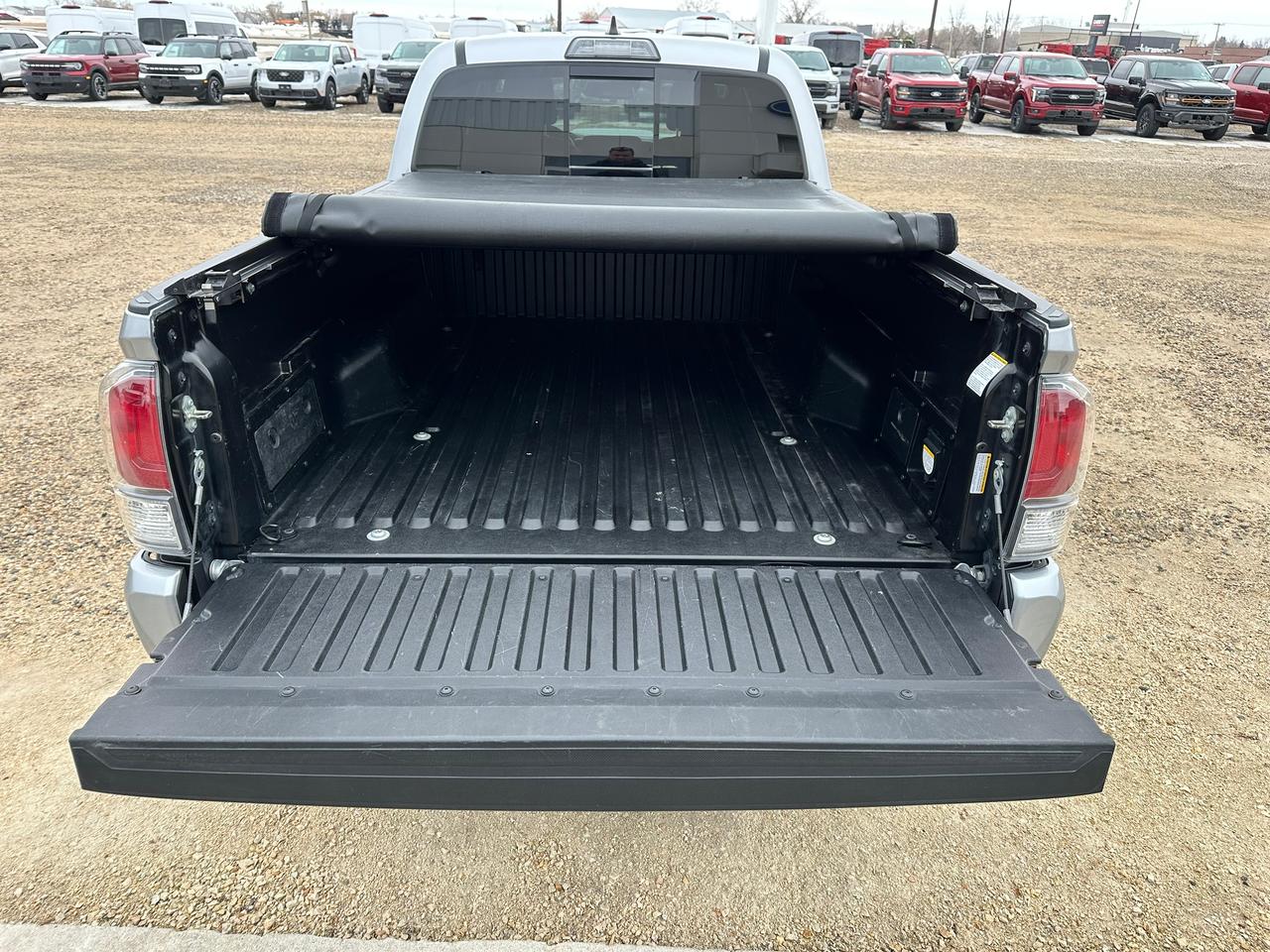 2018 Toyota Tacoma SR5 Photo5