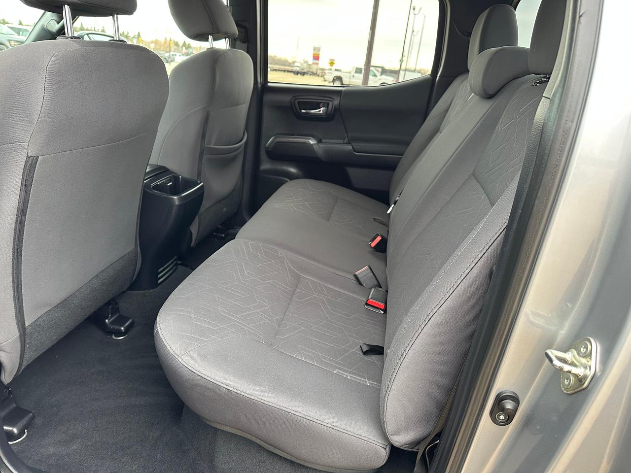 2018 Toyota Tacoma SR5 Photo5