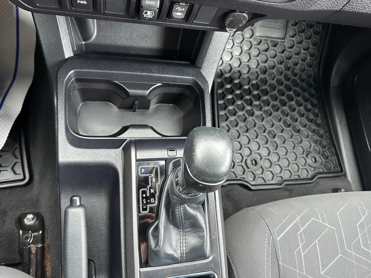 2018 Toyota Tacoma SR5 Photo5