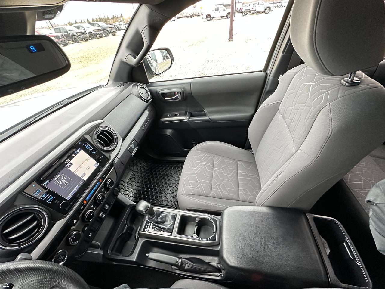 2018 Toyota Tacoma SR5 Photo5