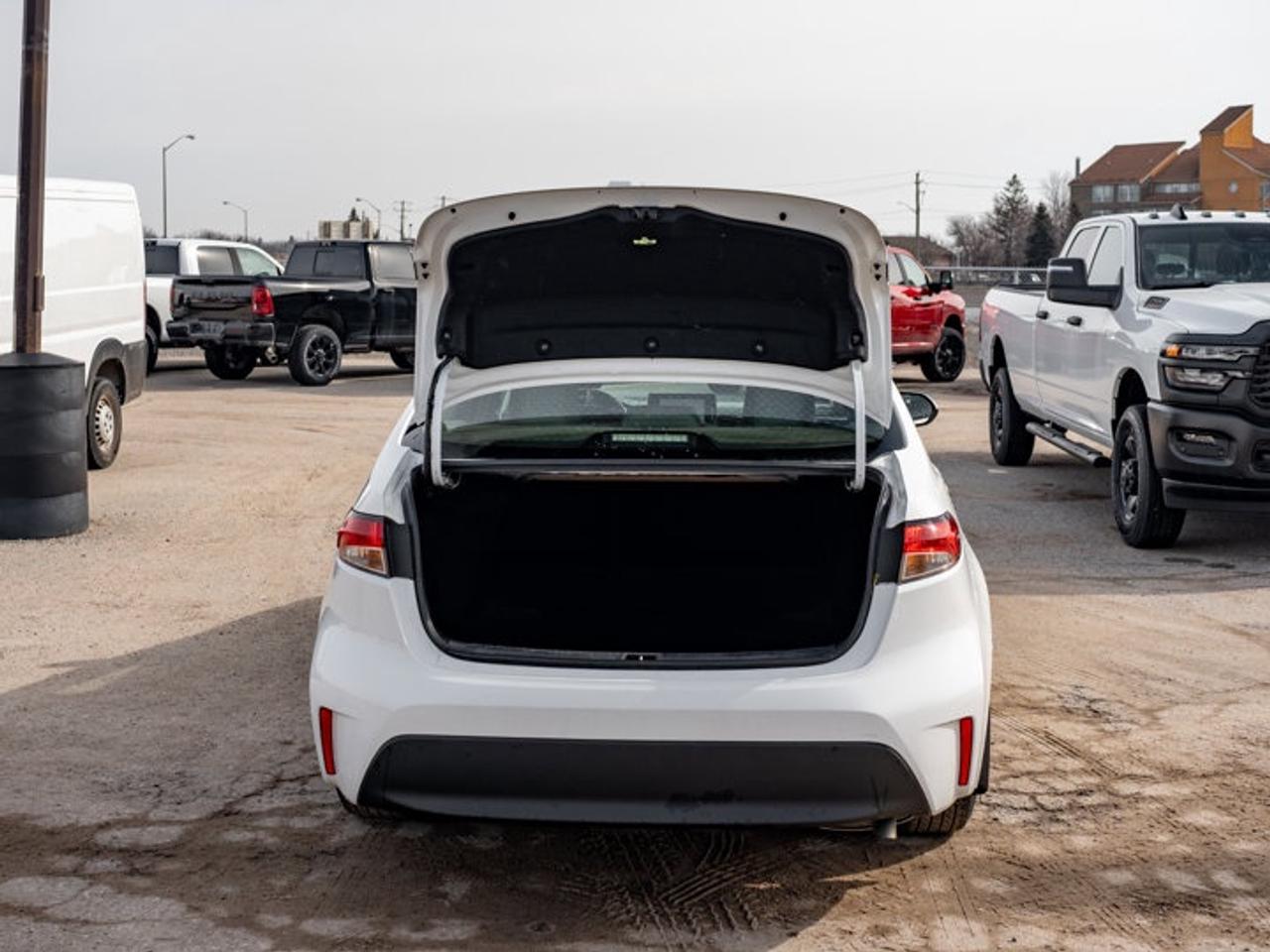 2023 Toyota Corolla Hybrid LE Photo