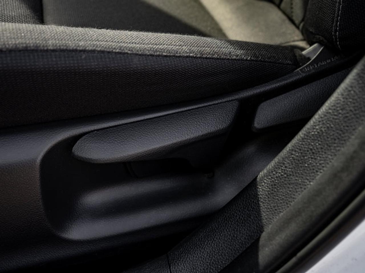 2023 Toyota Corolla Hybrid LE Photo